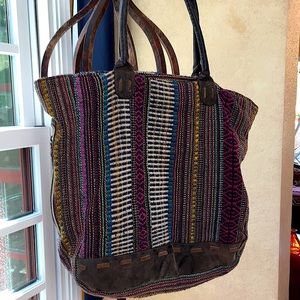Large tasteful woven tote bag - lined with 3 pockets on inside, zippered closure
